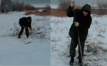 Очищаем площадку от снега